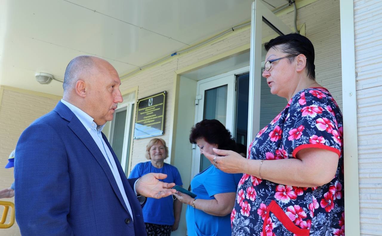 Андрей Базилевский побывал в одном из пунктов временного пребывания для беженцев с Украины