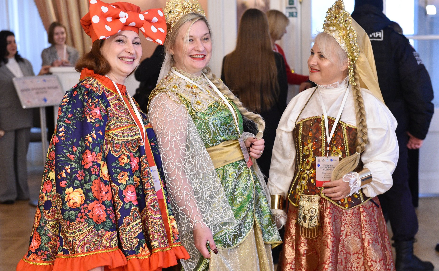 Пленарное заседание международного форума «Женщины за сохранение традиций»