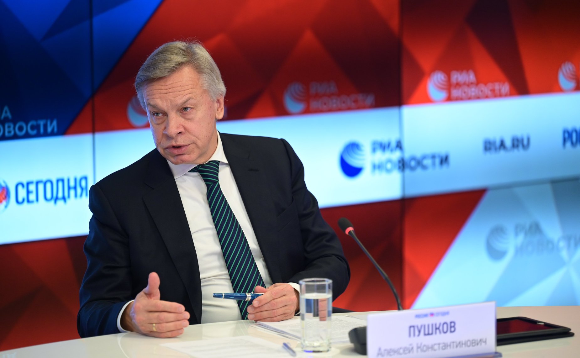 Онлайн-брифинг председателя Комиссии СФ по информационной политике и взаимодействию со средствами массовой информации Алексея Пушкова