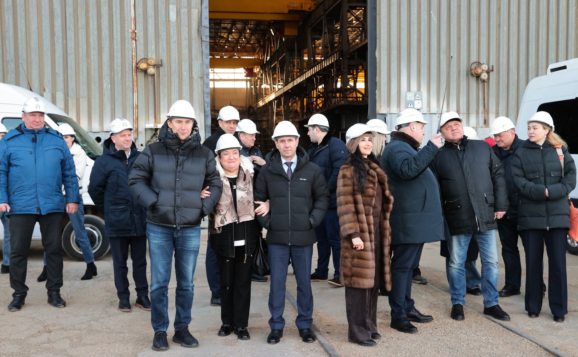 Сенаторы посетили судостроительный завод имени Бутомы в Республике Крым