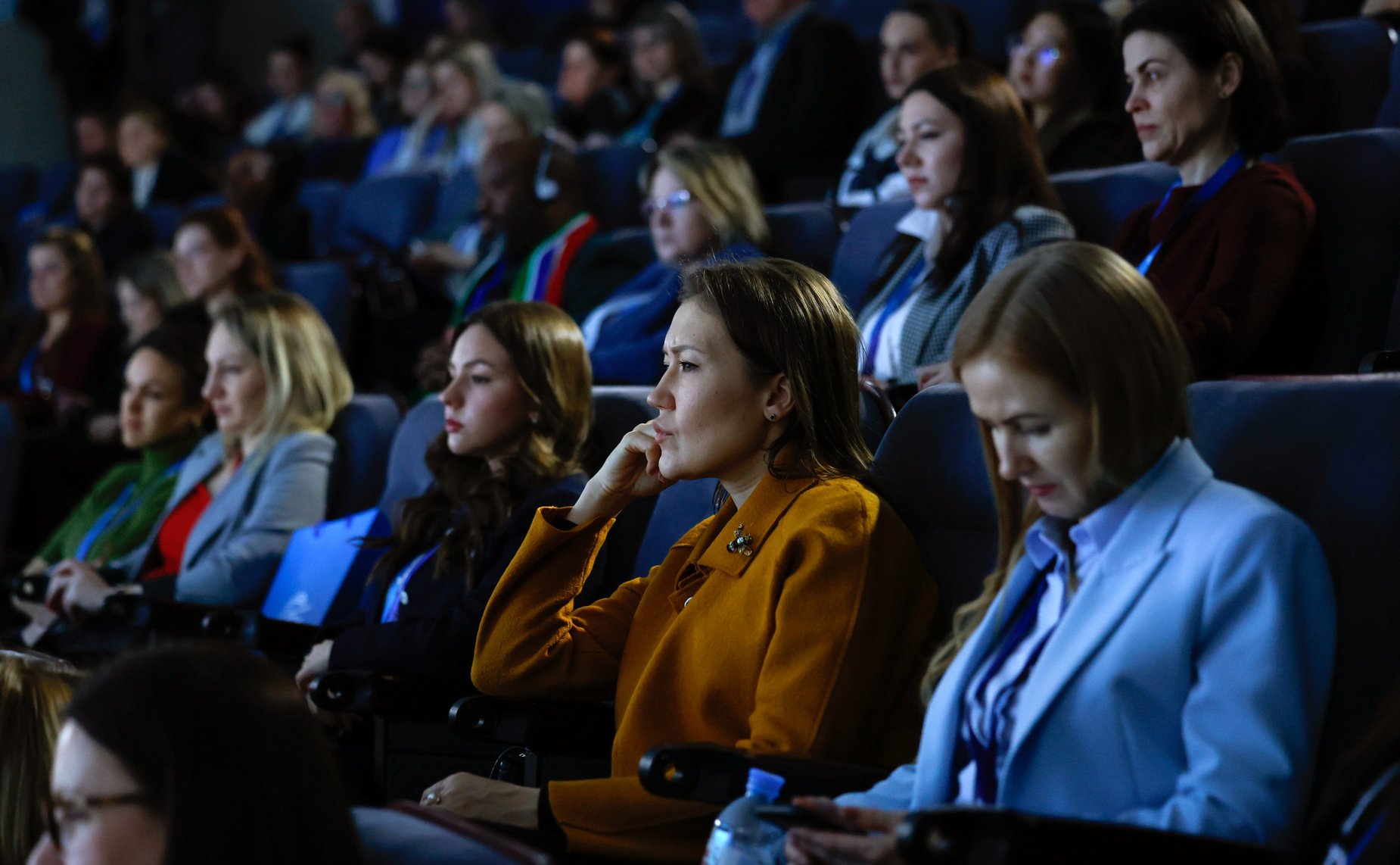 Заседание сессии «Государственная служба: женский взгляд»