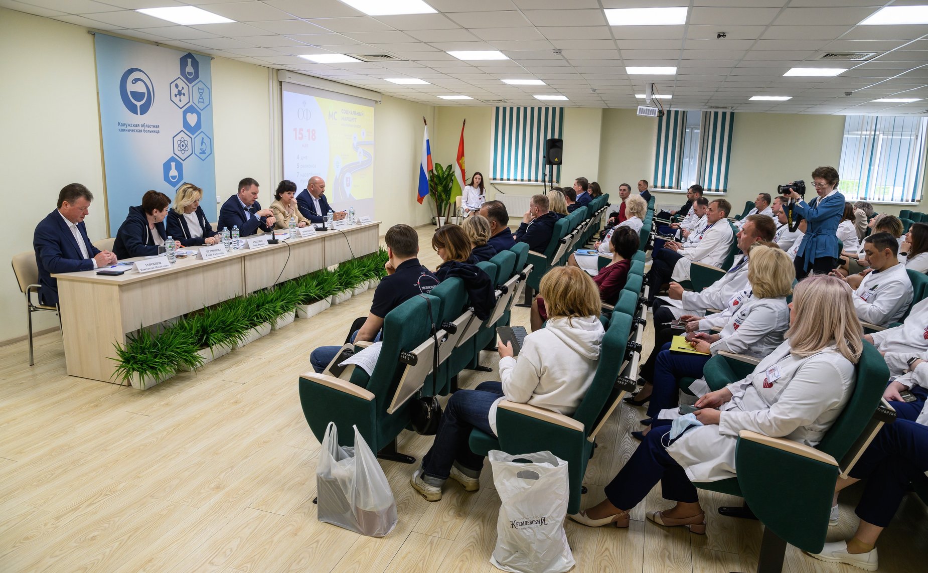 В Калужской области сенаторы РФ посетили ГБУЗ КО «Калужская областная клиническая больница»