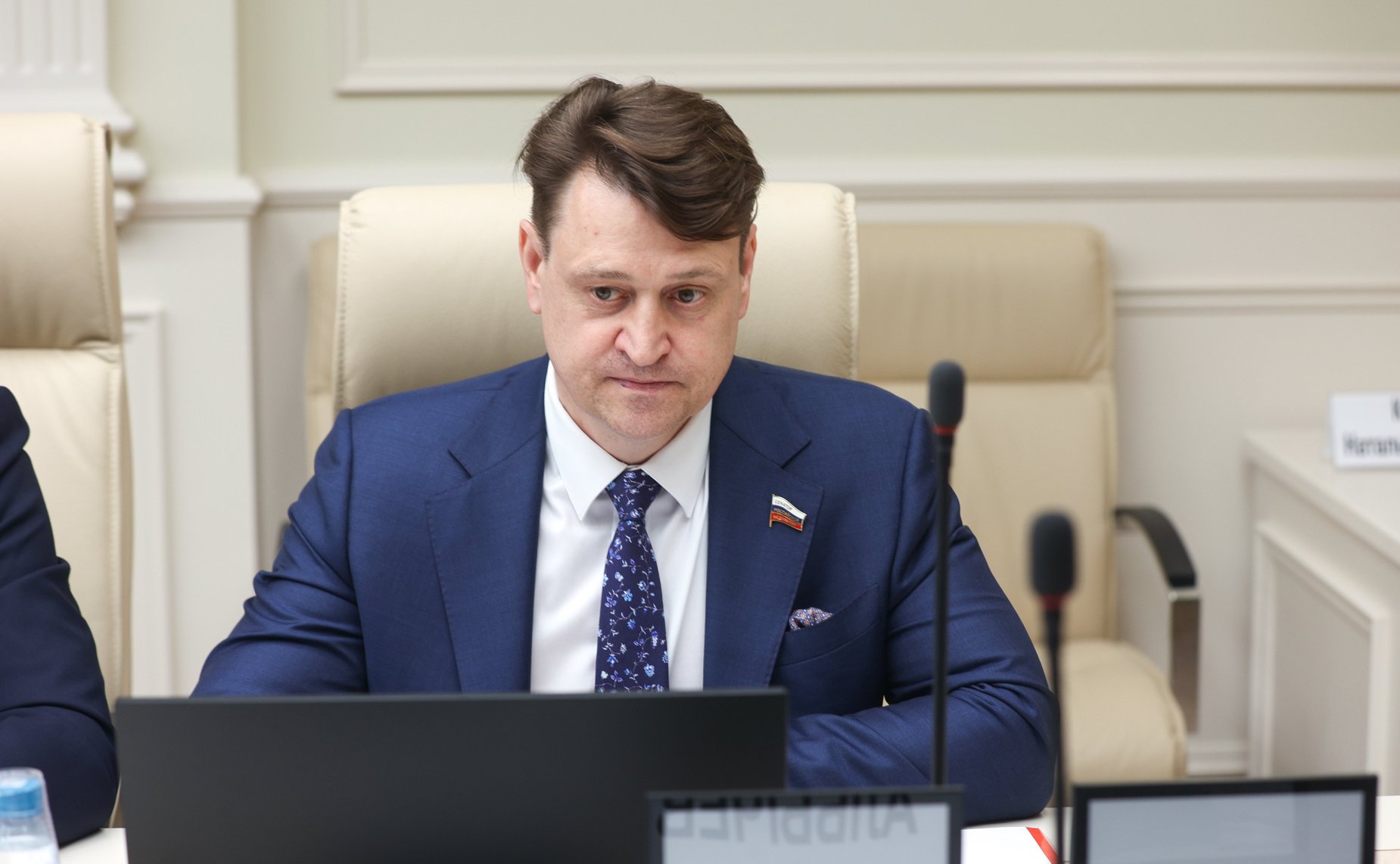 Олег Голов