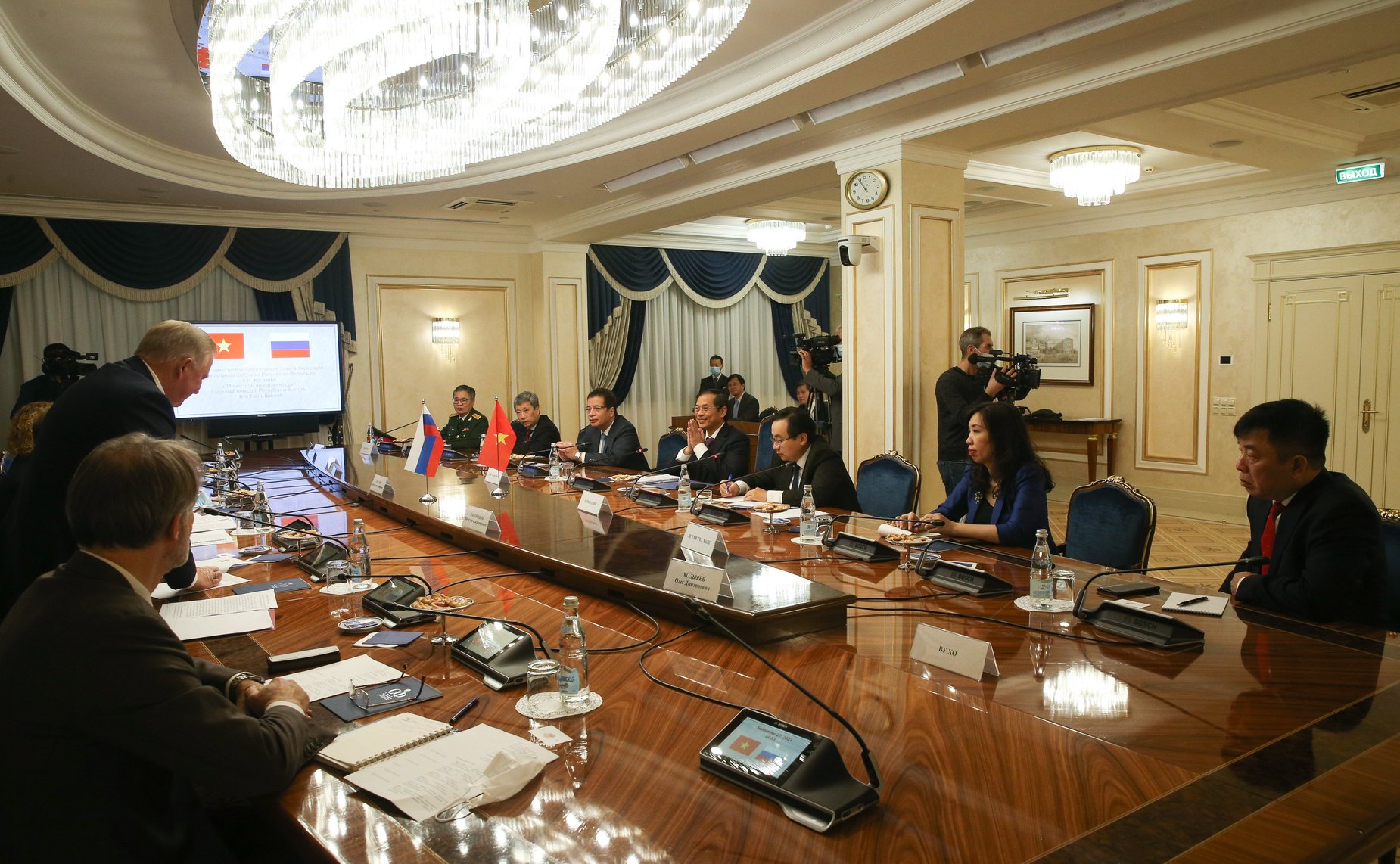 Встреча заместителя Председателя Совета Федерации Константина Косачева с Министром иностранных дел Социалистической Республики Вьетнам Буй Тхань Шоном