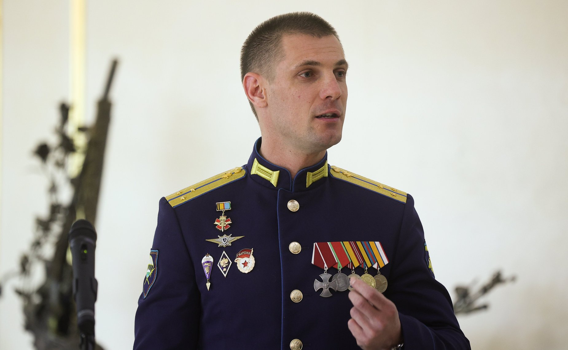 Лилия Гумерова открыла выставку скульптур мастера «Гильдии кузнецов Донбасса» Виктора Михалева «Победили тогда – победим и сейчас!»