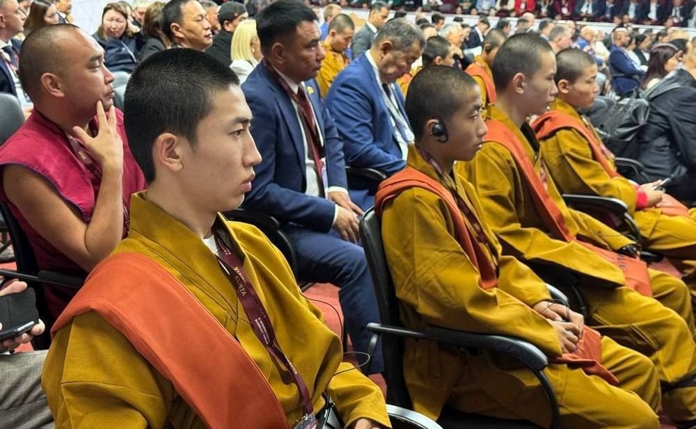 Баир Жамсуев принял участие в III международном буддийском форуме в Калмыкии