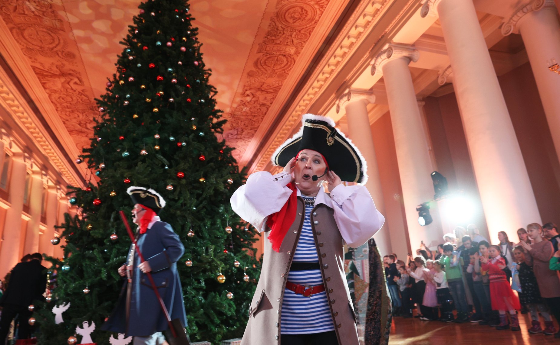 Дети из семей участников специальной военной операции стали гостями праздника «Рождество Христово в Таврическом дворце»