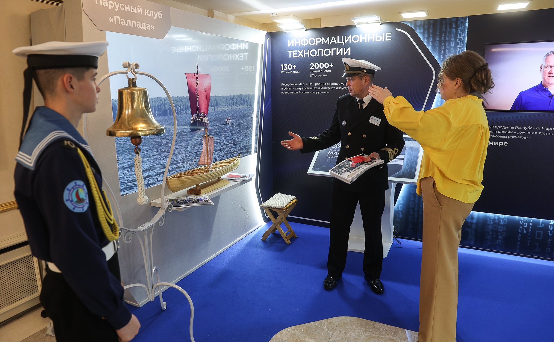 Валентина Матвиенко и Юрий Зайцев осмотрели выставку, посвященную культуре, истории и перспективным направлениям развития Республики Марий Эл