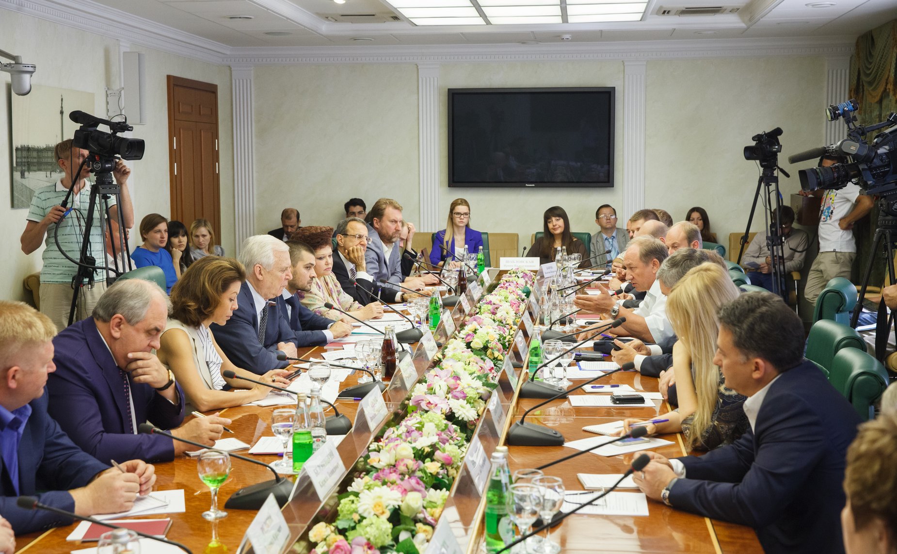 25-07-2014 Cовещание Комитета общественной поддержки жителей Юго-Востока Украины по вопросу оказания помощи беженцам 1
