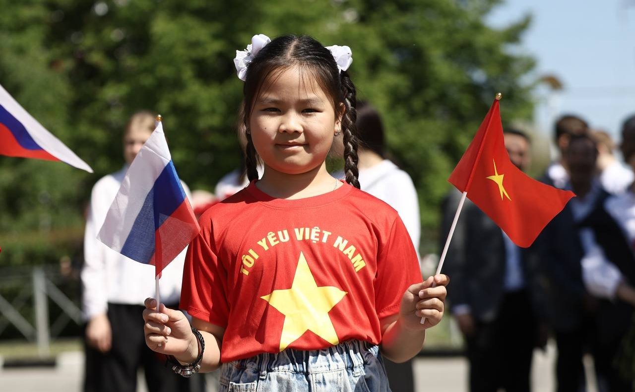 Айрат Гибатдинов совместно с губернатором региона Алексеем Русских провёл встречу с официальной делегацией провинции Нгеан Социалистической Республики Вьетнам