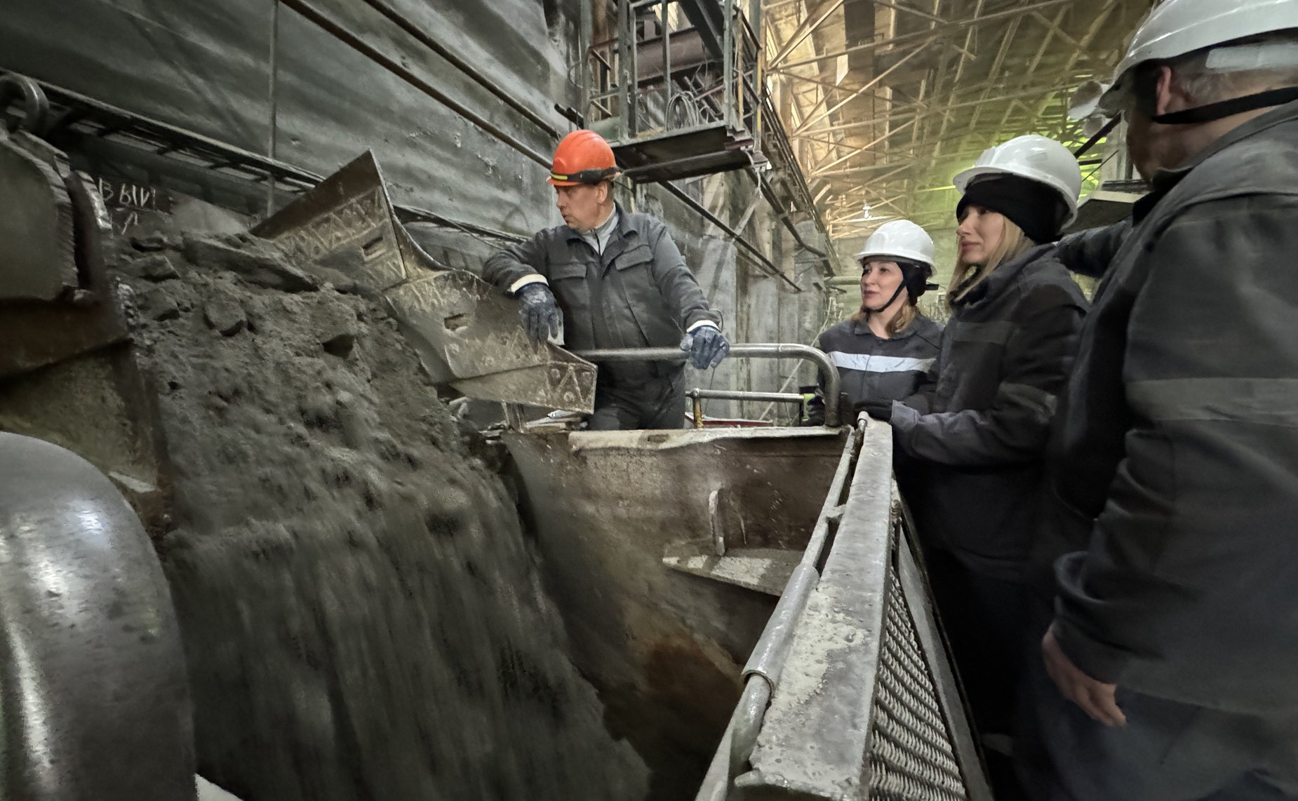 Татьяна Сахарова в рамках работы в регионе провела совещание с руководством Ловозерского ГОКа Горнорудного дивизиона госкорпорации «Росатом»