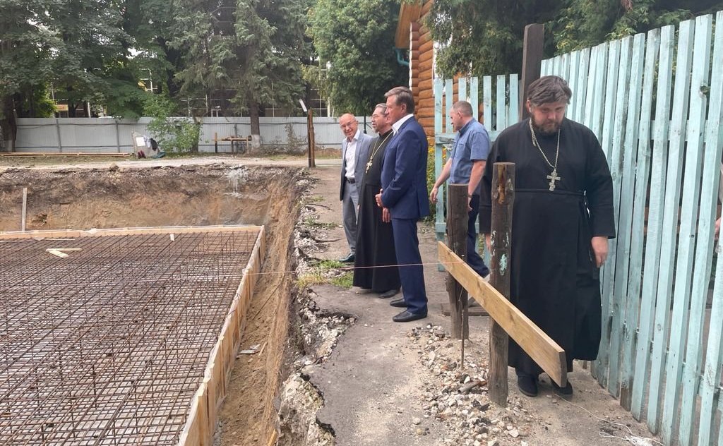 Сергей Рябухин в рамках рабочей поездки в Ульяновск осмотрел место строительства Храма во имя Святого Александра Невского