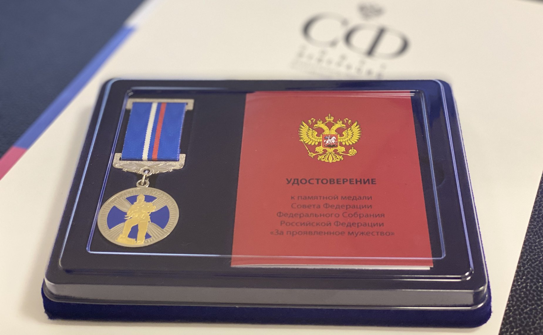 Андрей Шевченко вручил оренбургскому школьнику памятную медаль Совета Федерации «За проявленное мужество»