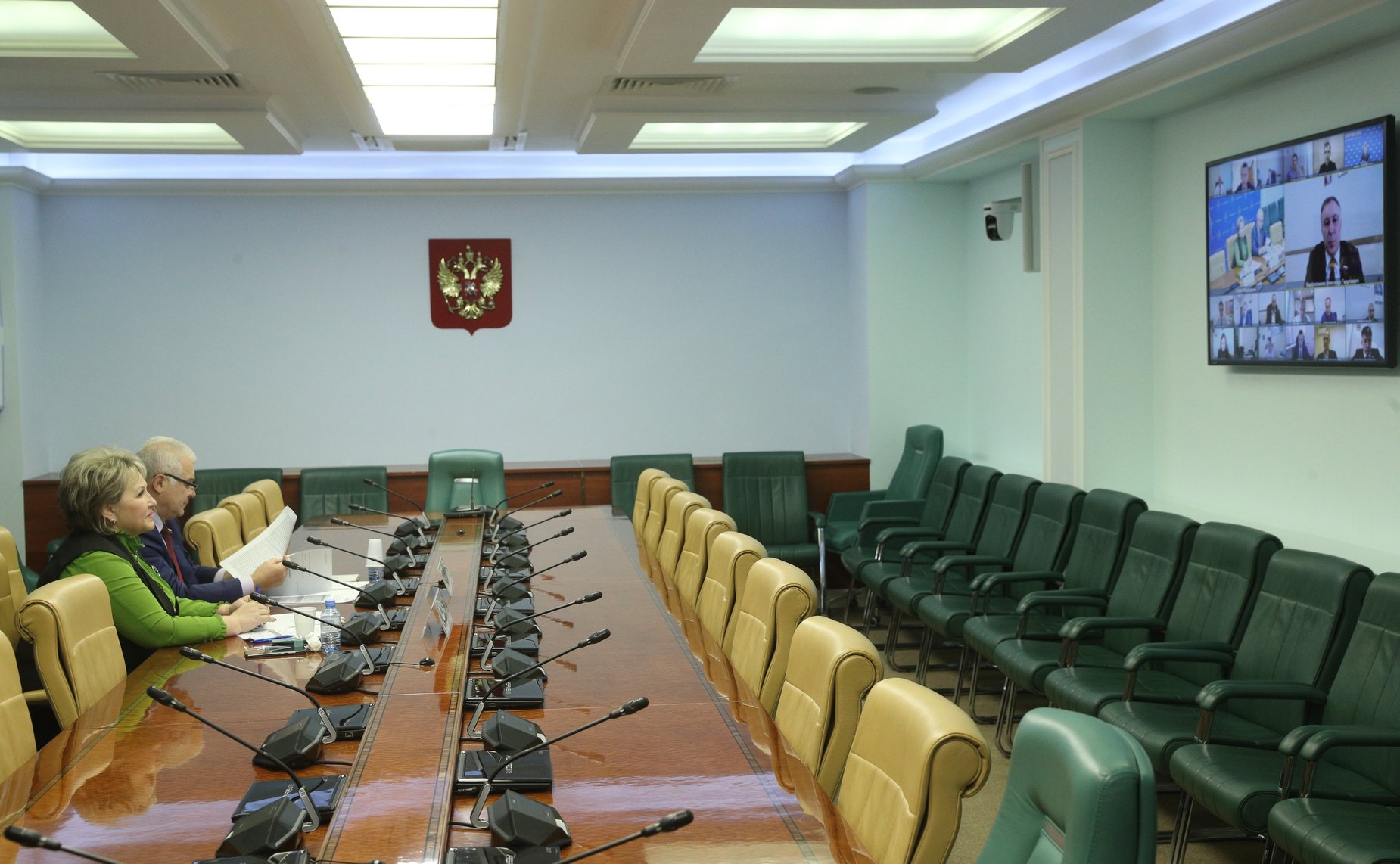 Сенаторы РФ приняли участие в заседании Комитета по обороне и безопасности Палаты молодых законодателей при СФ