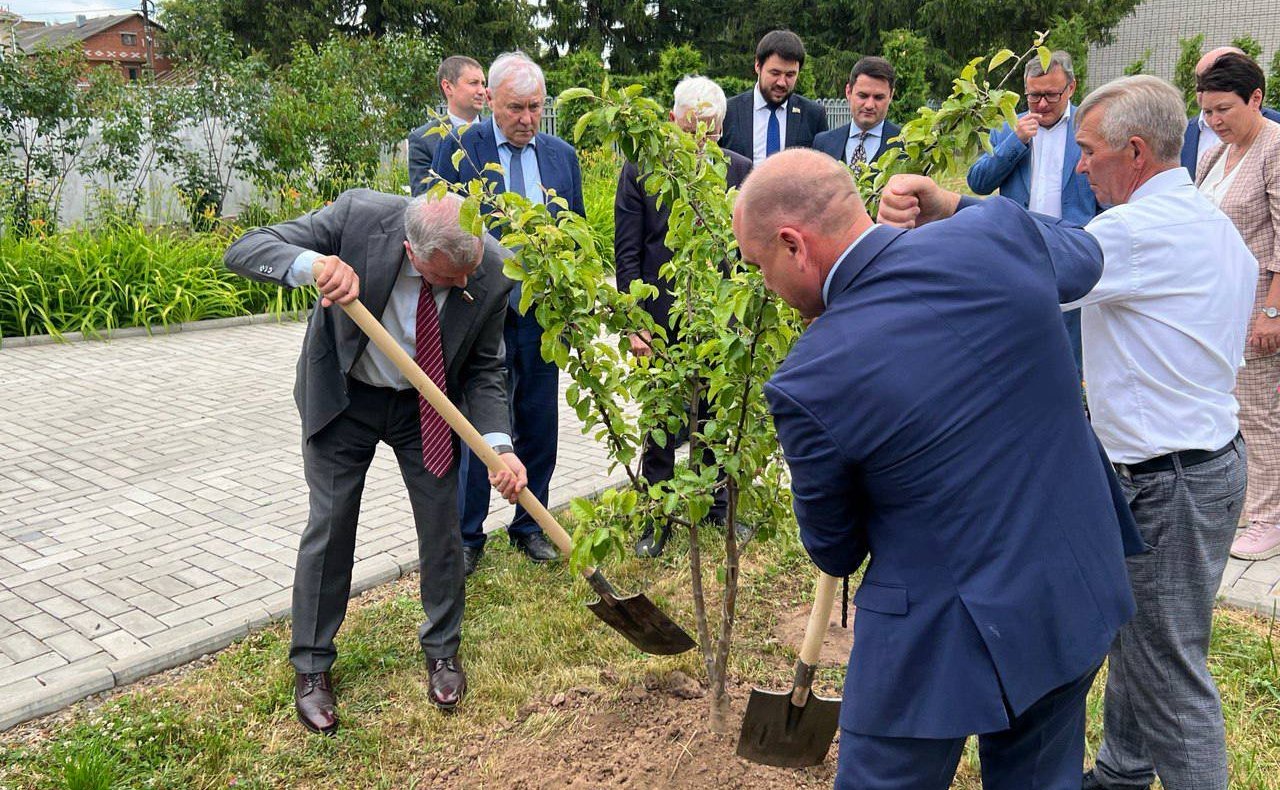 Анатолий Артамонов в рамках рабочей поездки в Чувашскую Республику посетил ряд объектов, обсудил планы по дальнейшему развитию социальной сферы в регионе