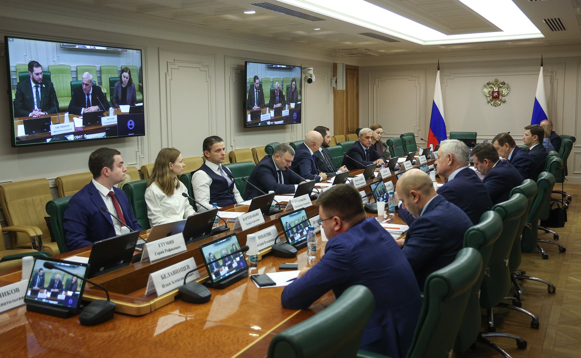 Круглый стол Комитета СФ по экономической политике на тему «Пути решения ключевых стратегических задач по производству высоколокализованной конкурентоспособной продукции автомобильной отрасли»