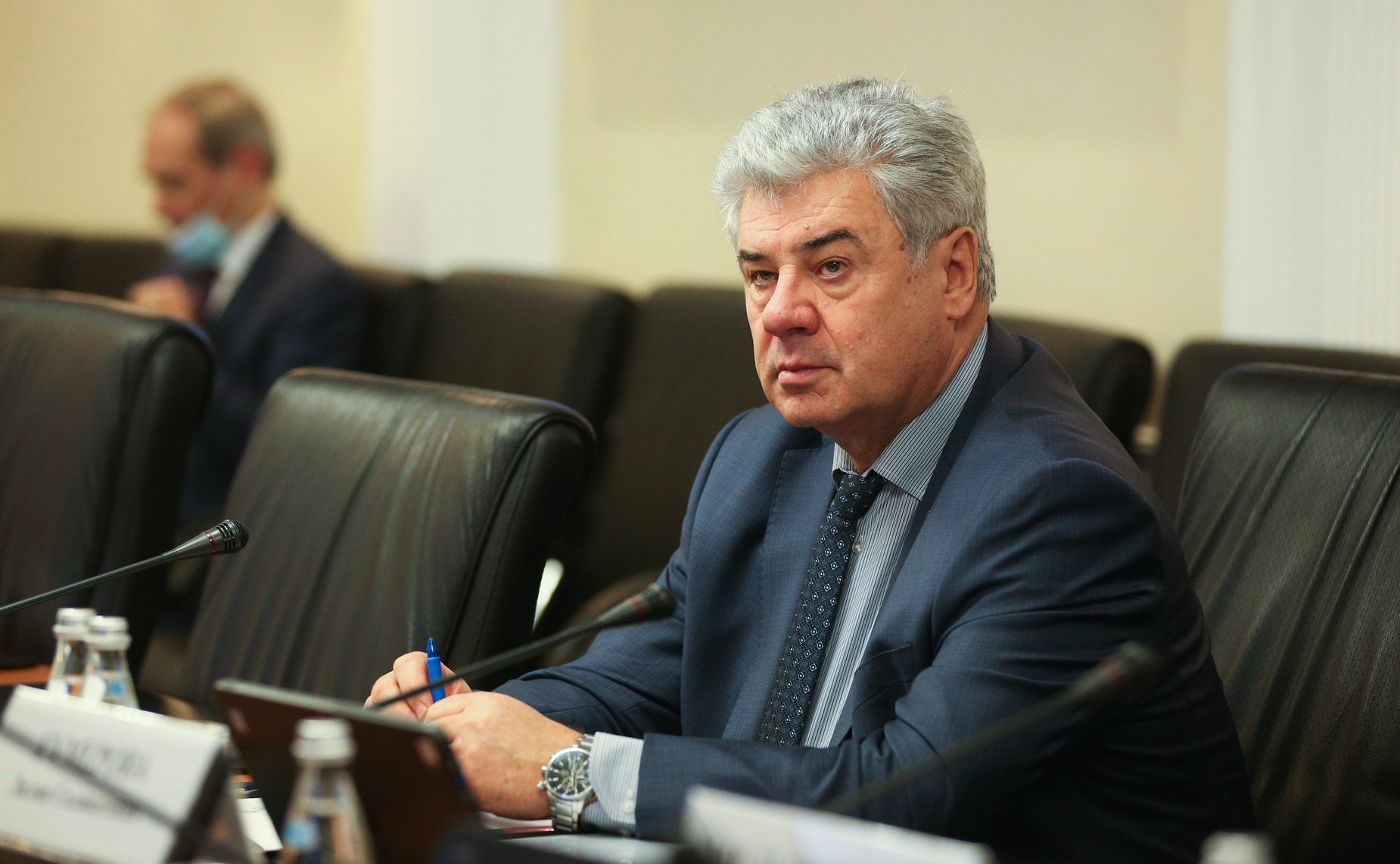 Виктор Бондарев