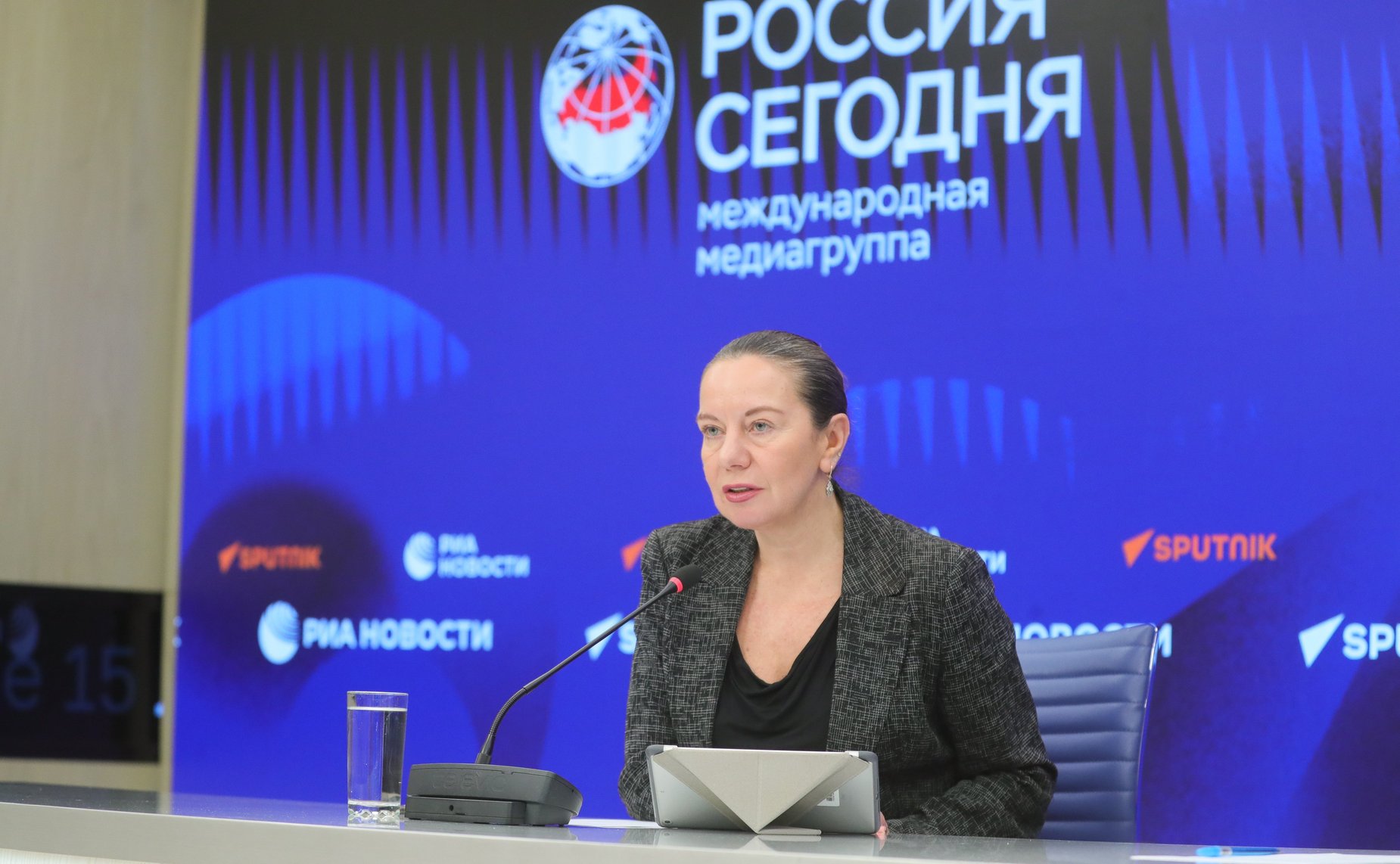 Пресс-конференция председателя Комиссии Совета Федерации по информационной политике и взаимодействию со средствами массовой информации Алексея Пушкова по итогам работы Комиссии в 2025 году