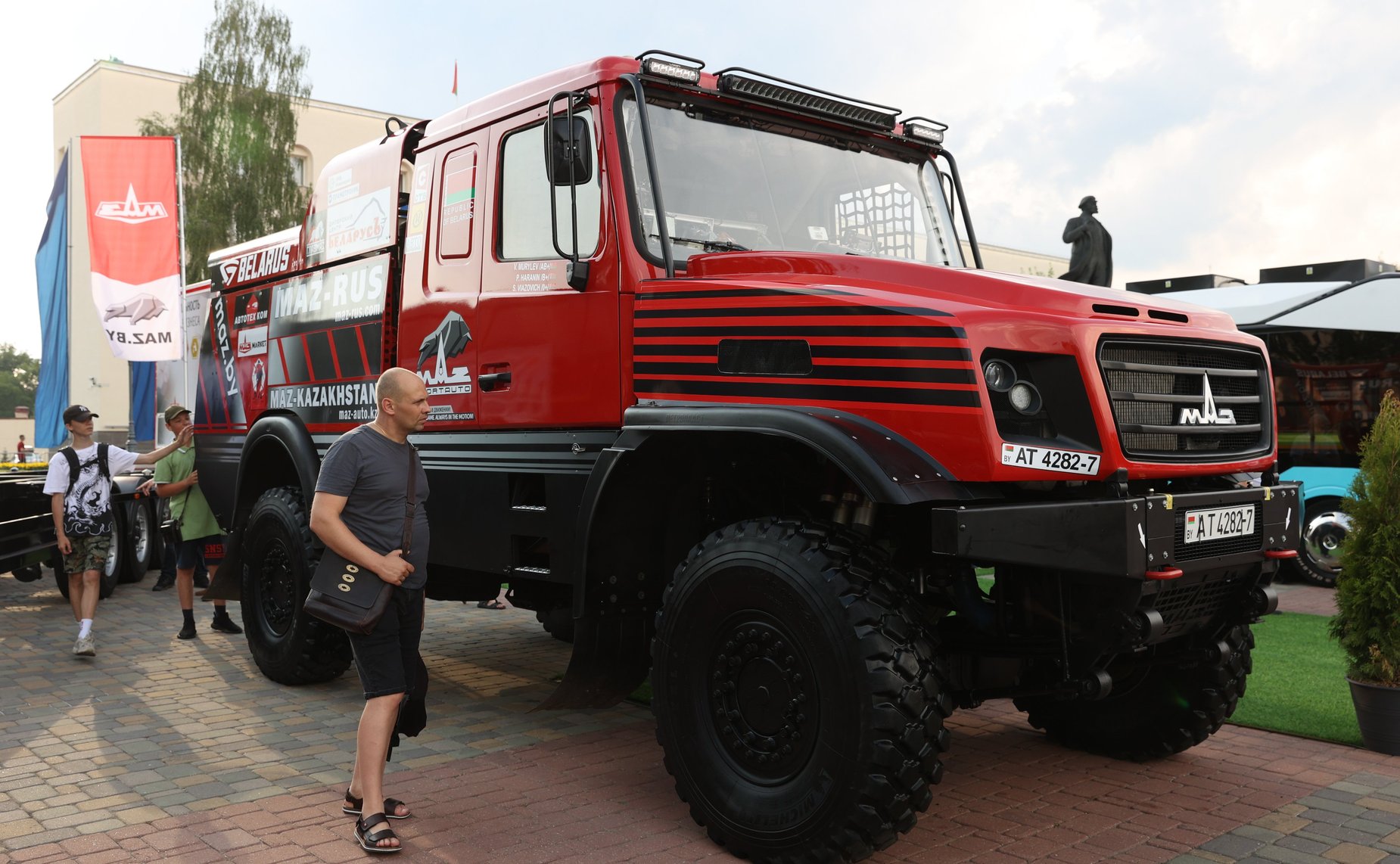 Валентина Матвиенко совместно с Натальей Кочановой открыли ярмарку достижений народного хозяйства Беларуси