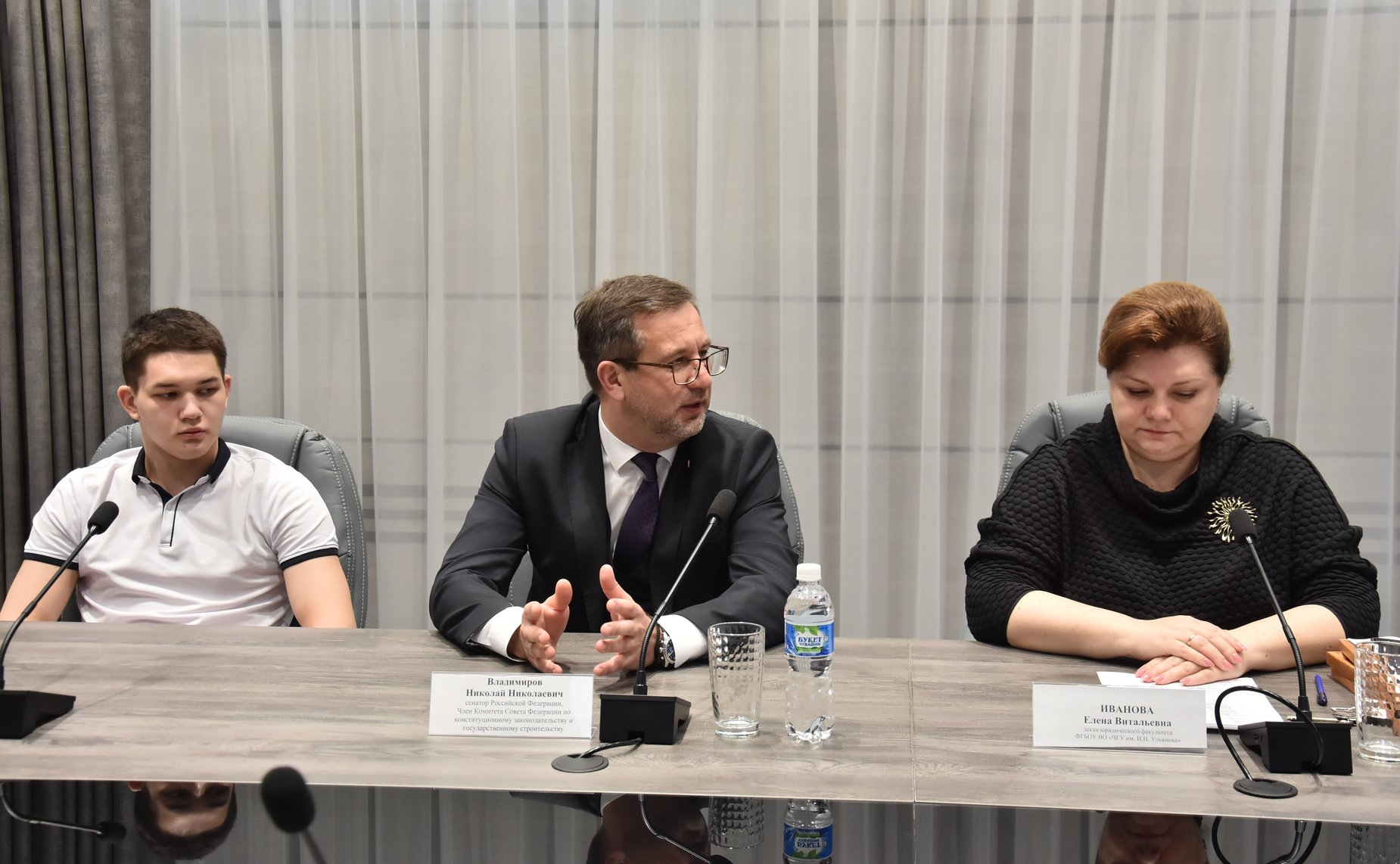 Николай Владимиров провел круглый стол со студентами Чувашского государственного университета