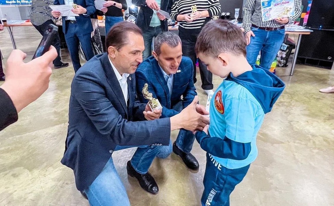 Андрей Хапочкин наградил победителей одиннадцатого по счету чемпионата «Хоккей в валенках – 2023»
