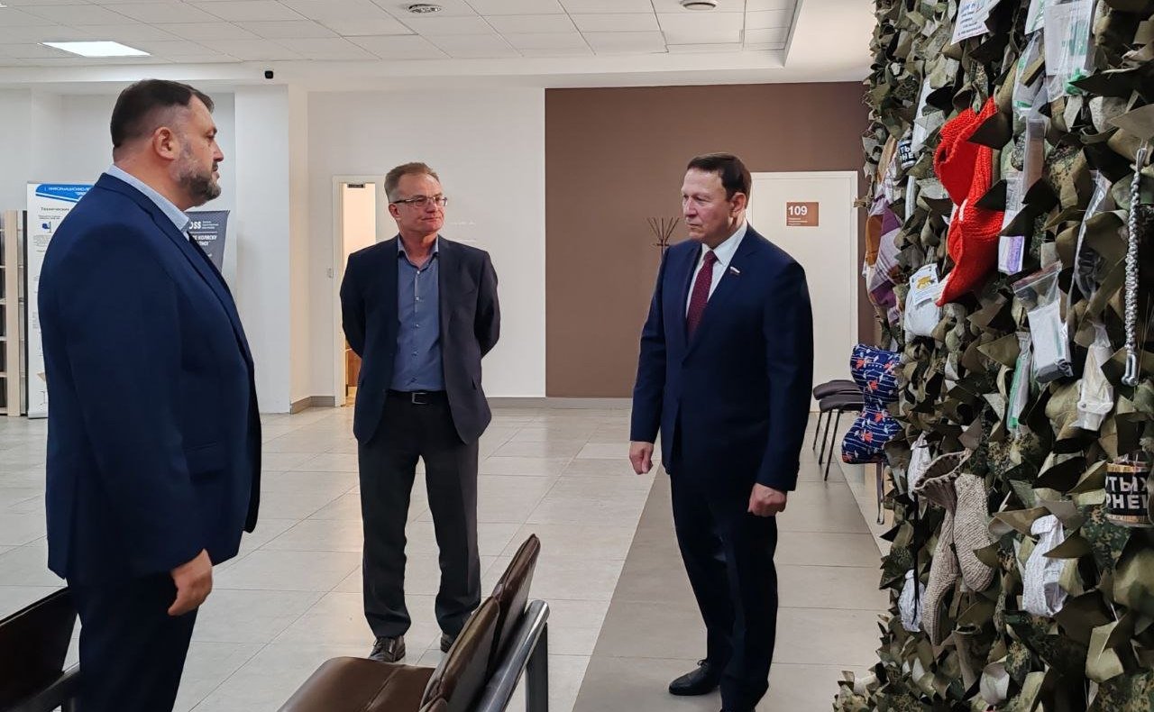 В ходе региональной недели Александр Ролик встретился с руководством и сотрудниками Приморского отделения фонда «Защитники Отечества»