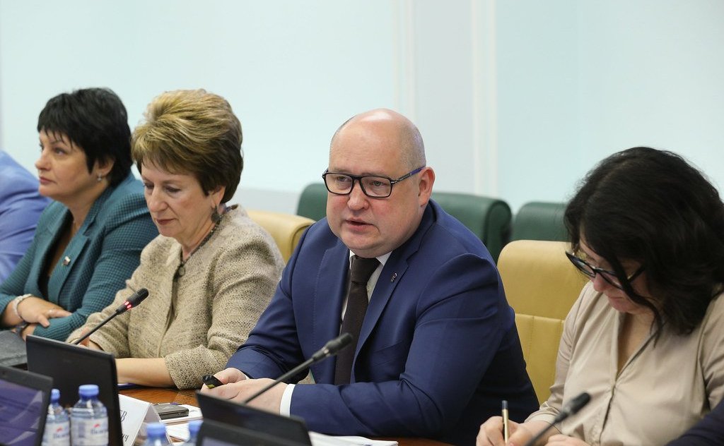 Оксана Хлякина представила закон, который расширяет права инвалидов по зрению