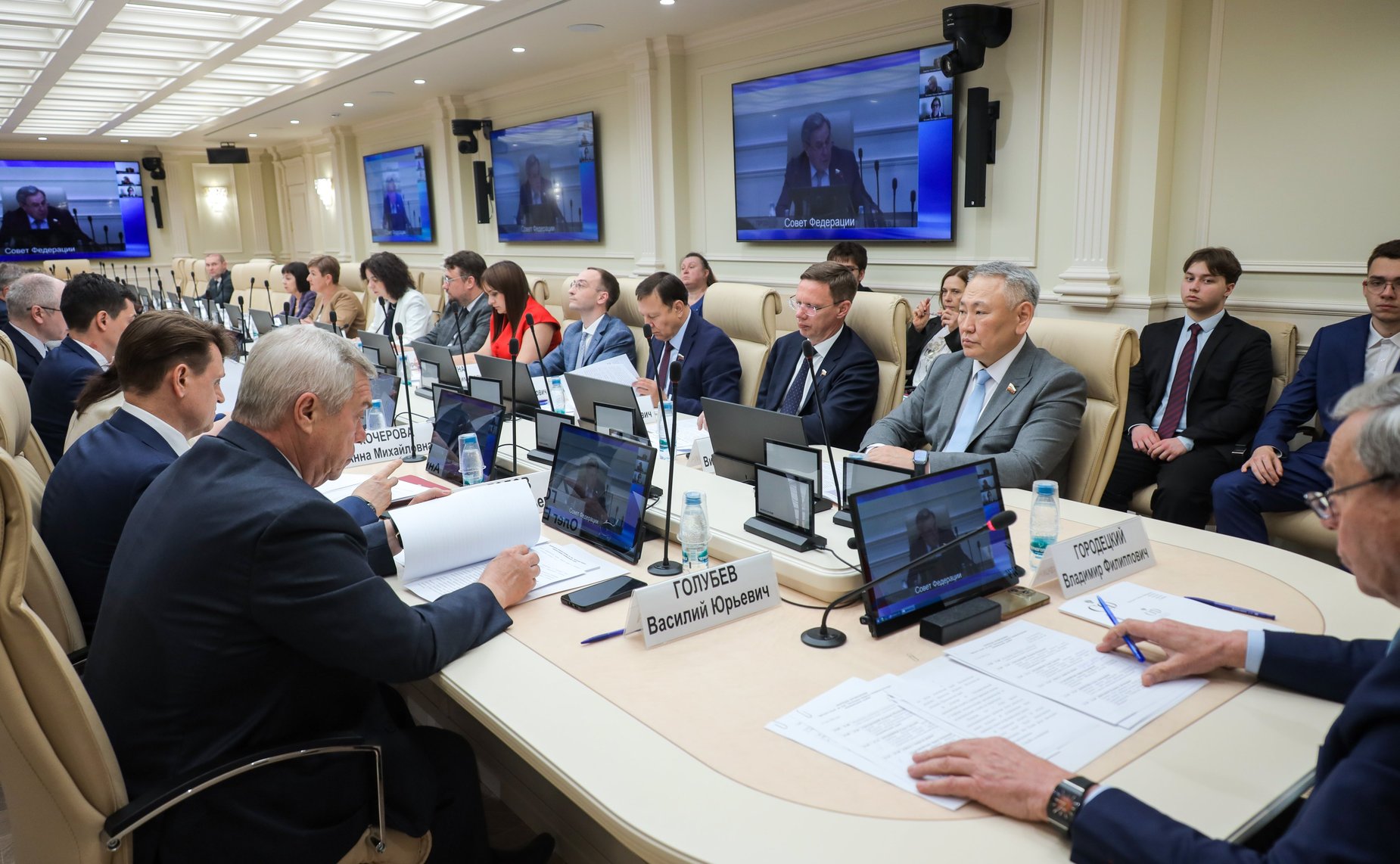 Круглый стол Комитета Совета Федерации по федеративному устройству, региональной политике, местному самоуправлению и делам Севера «Актуальные вопросы совершенствования муниципальной службы»