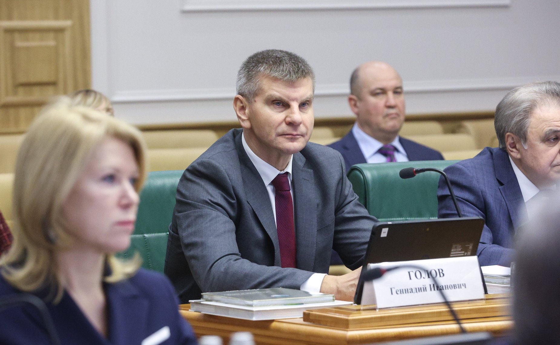 Геннадий Голов