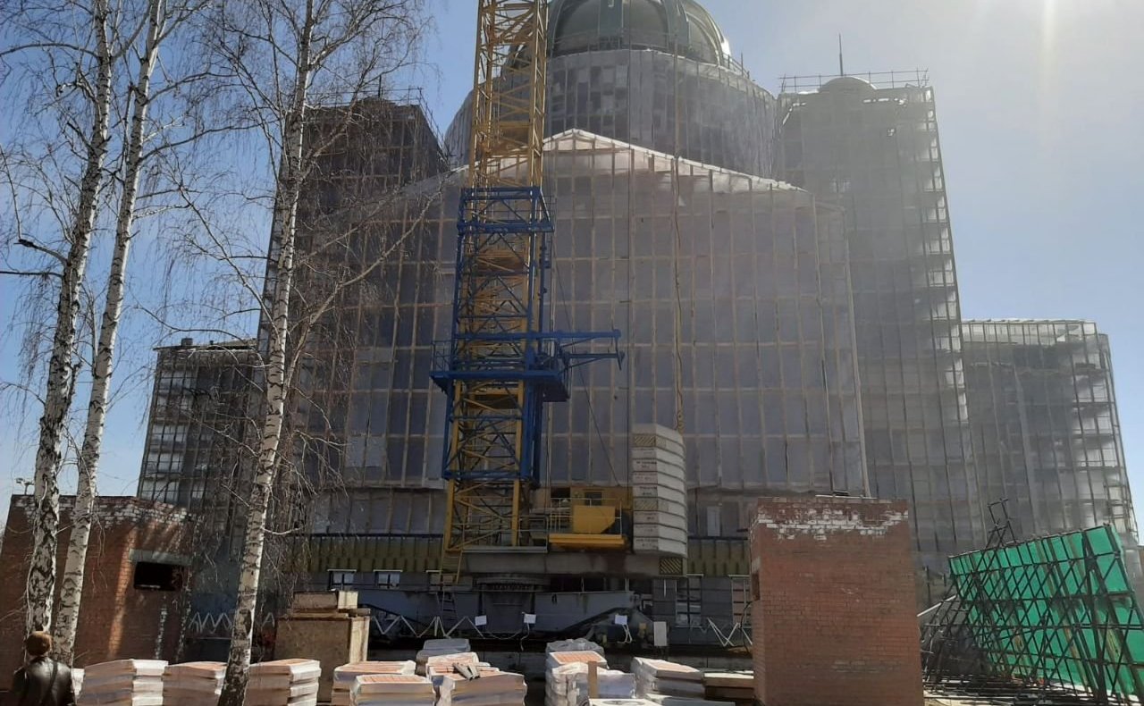 Маргарита Павлова приняла участие в церемонии освящения крестов для центрального купола строящегося Кафедрального собора Рождества Христова в Челябинске