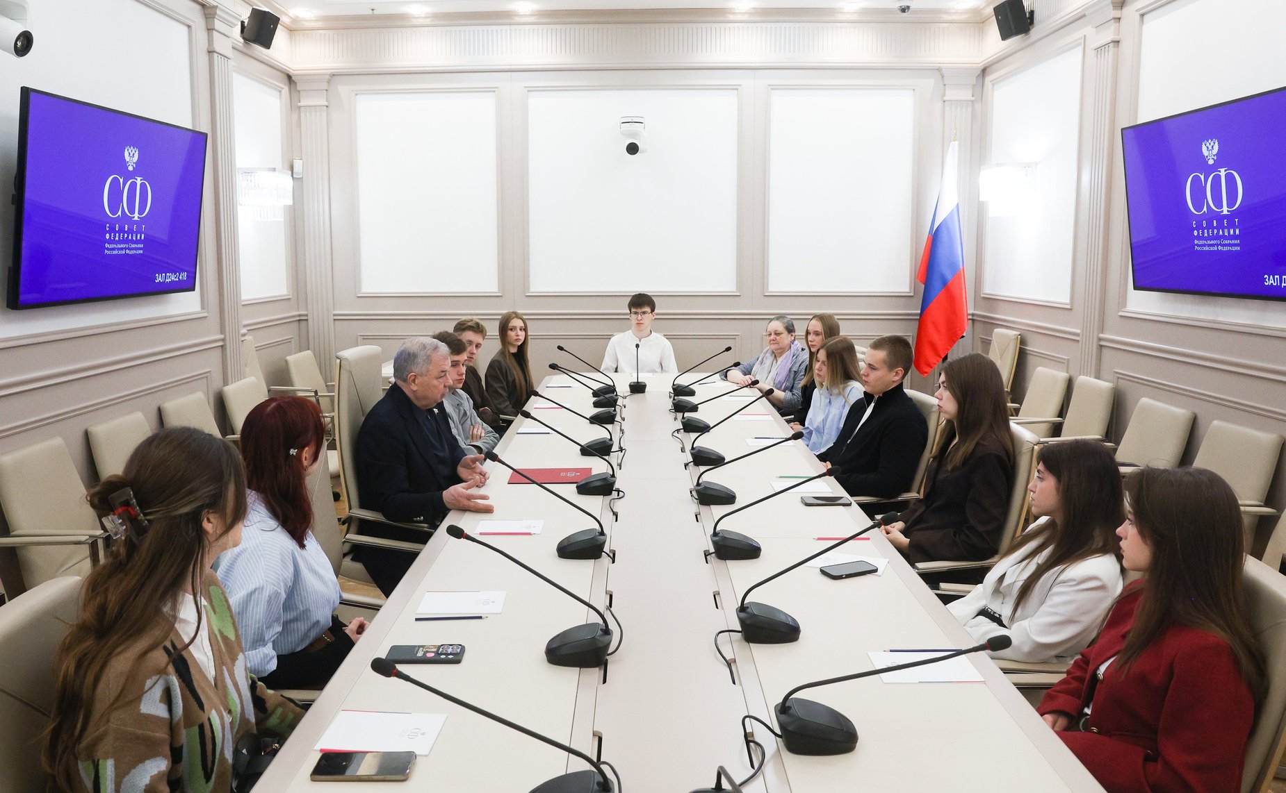 Встреча Анатолия Артамонова со студентами Государственного университета управления