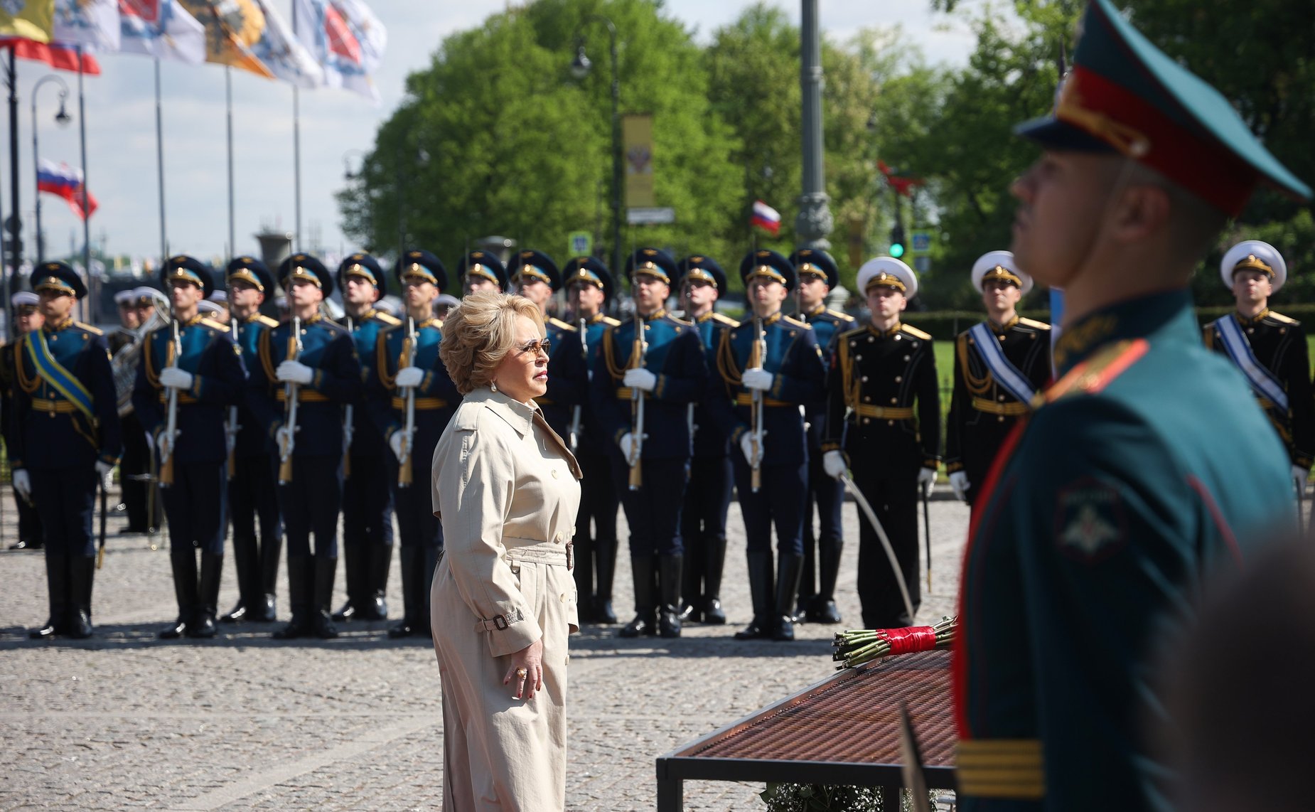 Возложение цветов к памятнику Петру I на Сенатской площади