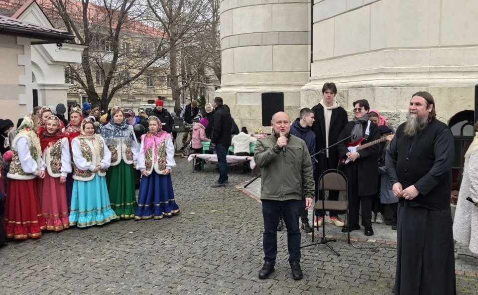 Екатерина Алтабаева приняла участие в благотворительной ярмарке на территории Свято-Владимирского собора – усыпальницы адмиралов