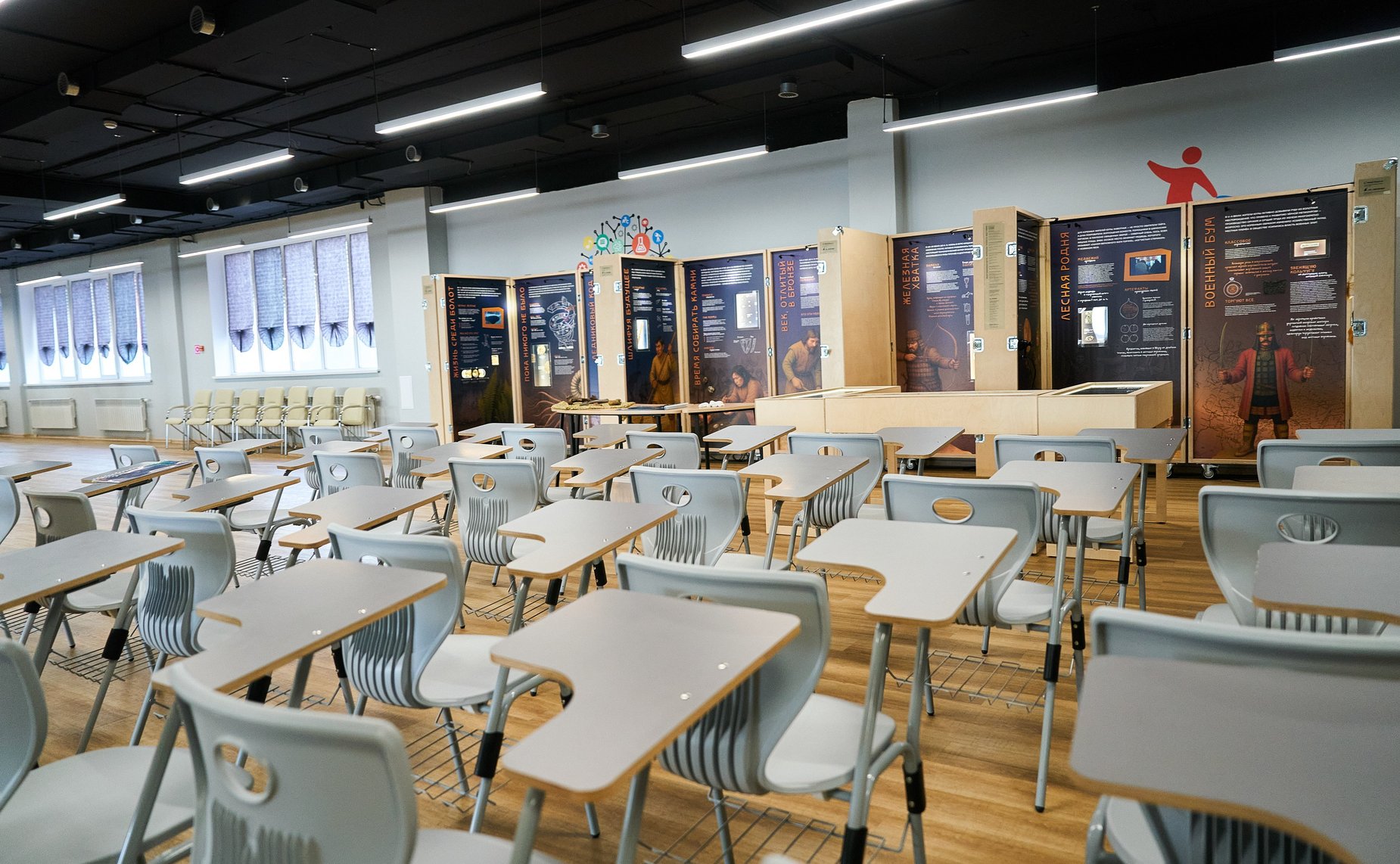 Первый заместитель Председателя СФ Владимир Якушев и губернатор Ханты-Мансийского автономного округа — Югры Руслан Кухарук посетили школу и новый корпус Югорского физико-математического IT-лицея в столице ХМАО Югре