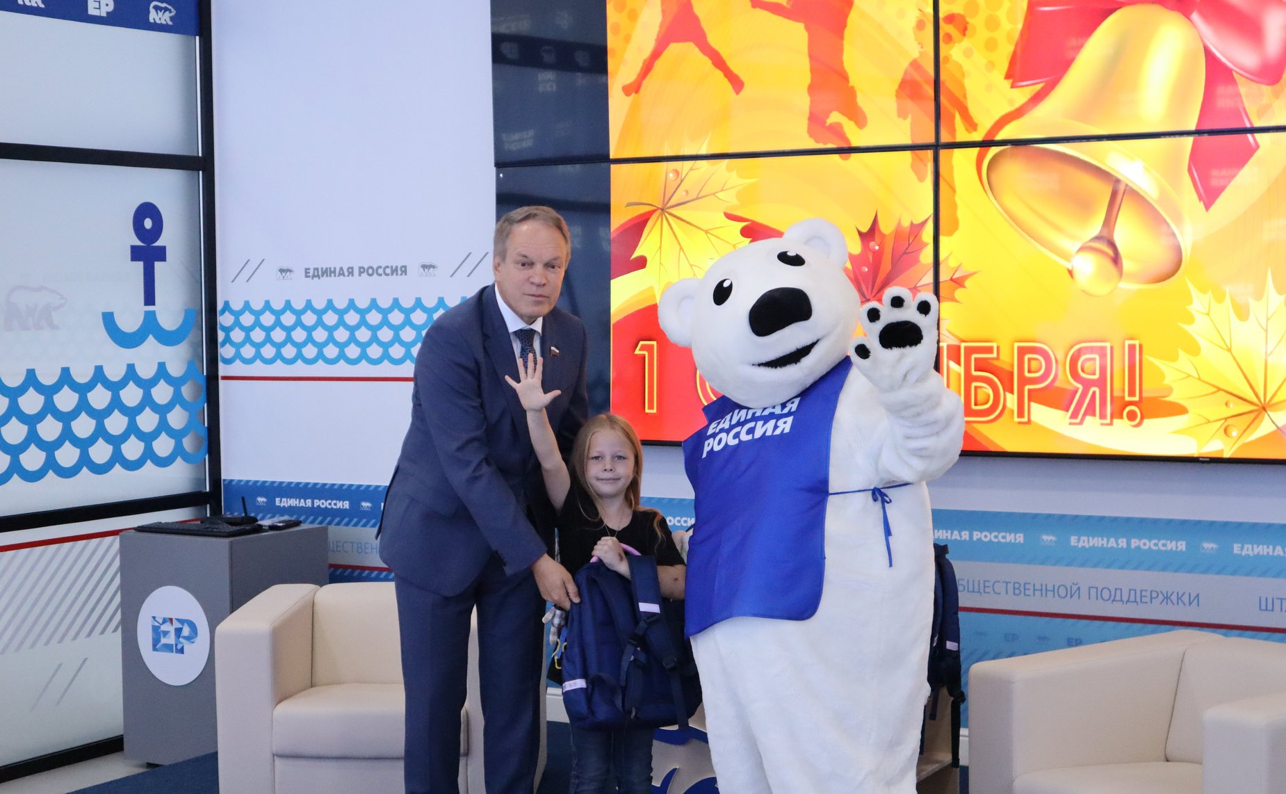 Александр Башкин в ходе поездки в регион встретился с первоклассниками – детьми участников СВО