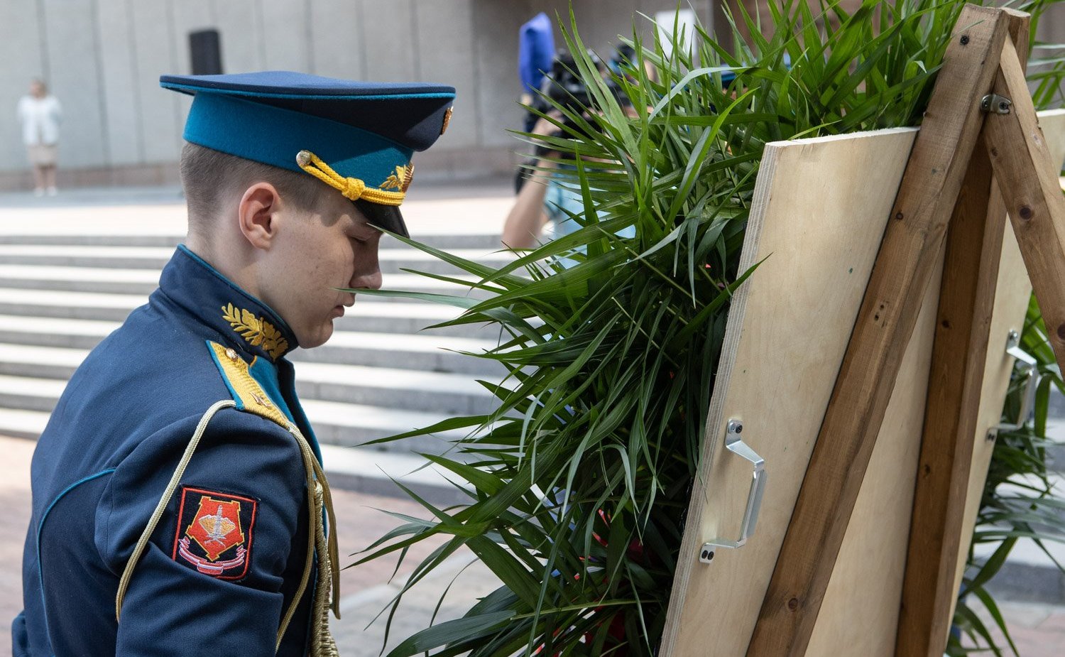 Члены парламентских делегаций России и Армении приняли участие в церемонии возложения цветов к Вечному огню на мемориале Победы