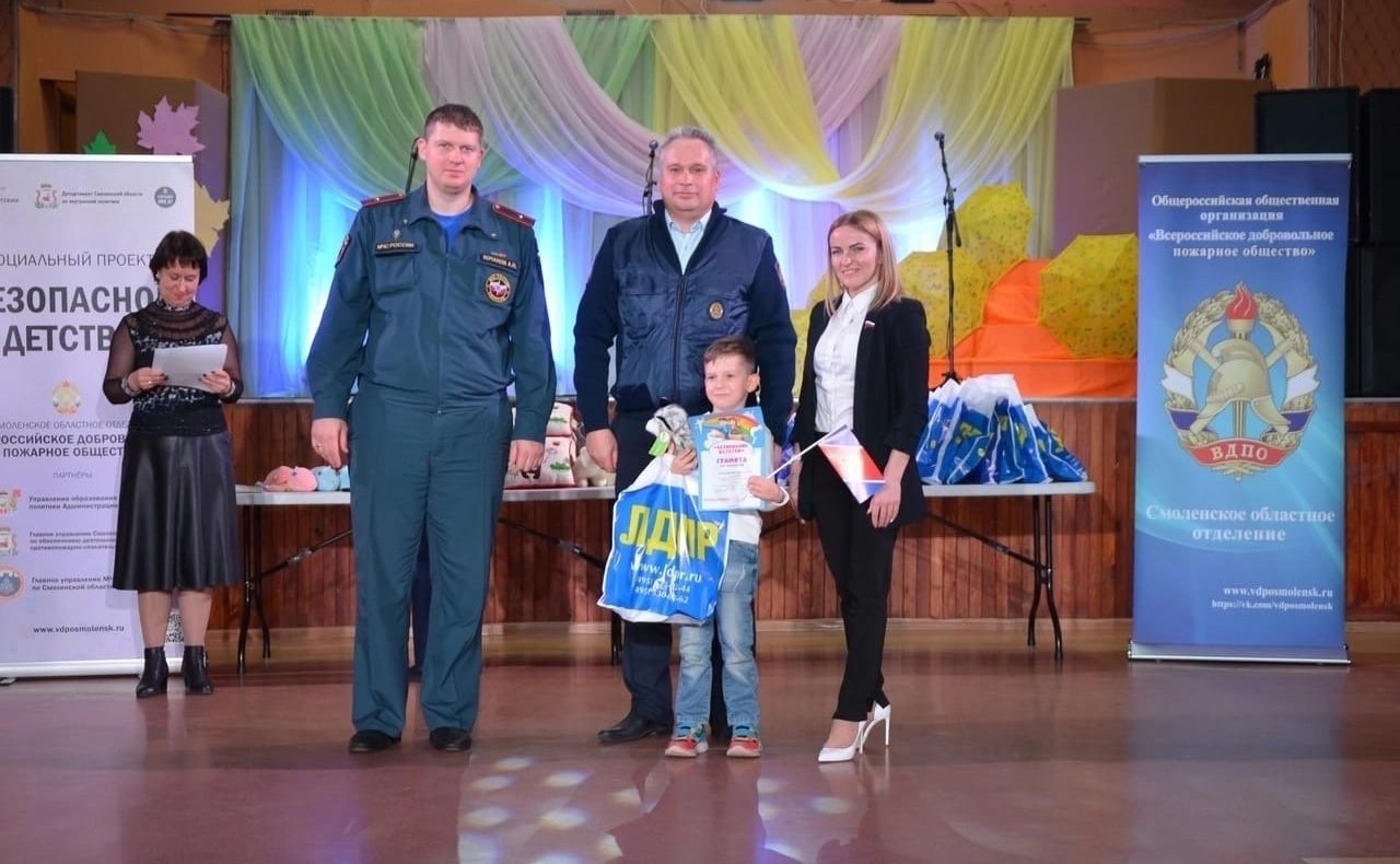 Ирина Кожанова приняла участие в торжественной церемонии награждения победителей городского конкурса рисунков в рамках проекта «Безопасное детство»