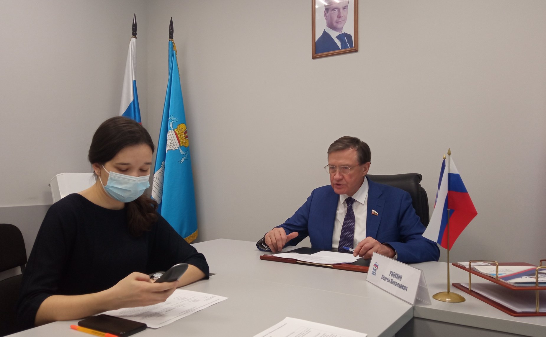 Сергей Рябухин провел дистанционный прием граждан