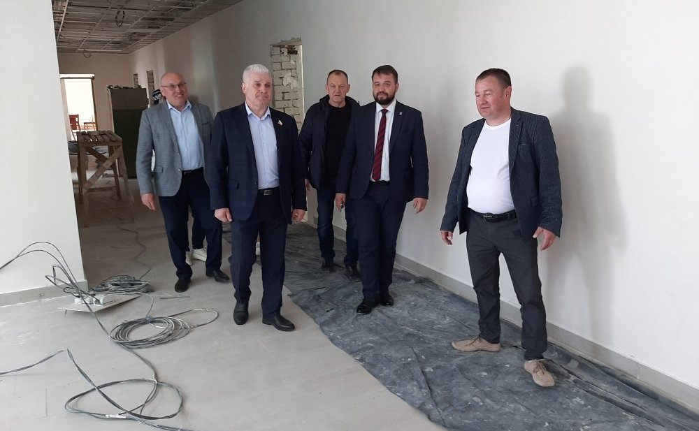 Сергей Мартынов в ходе поездки в регион посетил ряд школ и проверил их готовность к новому учебному году