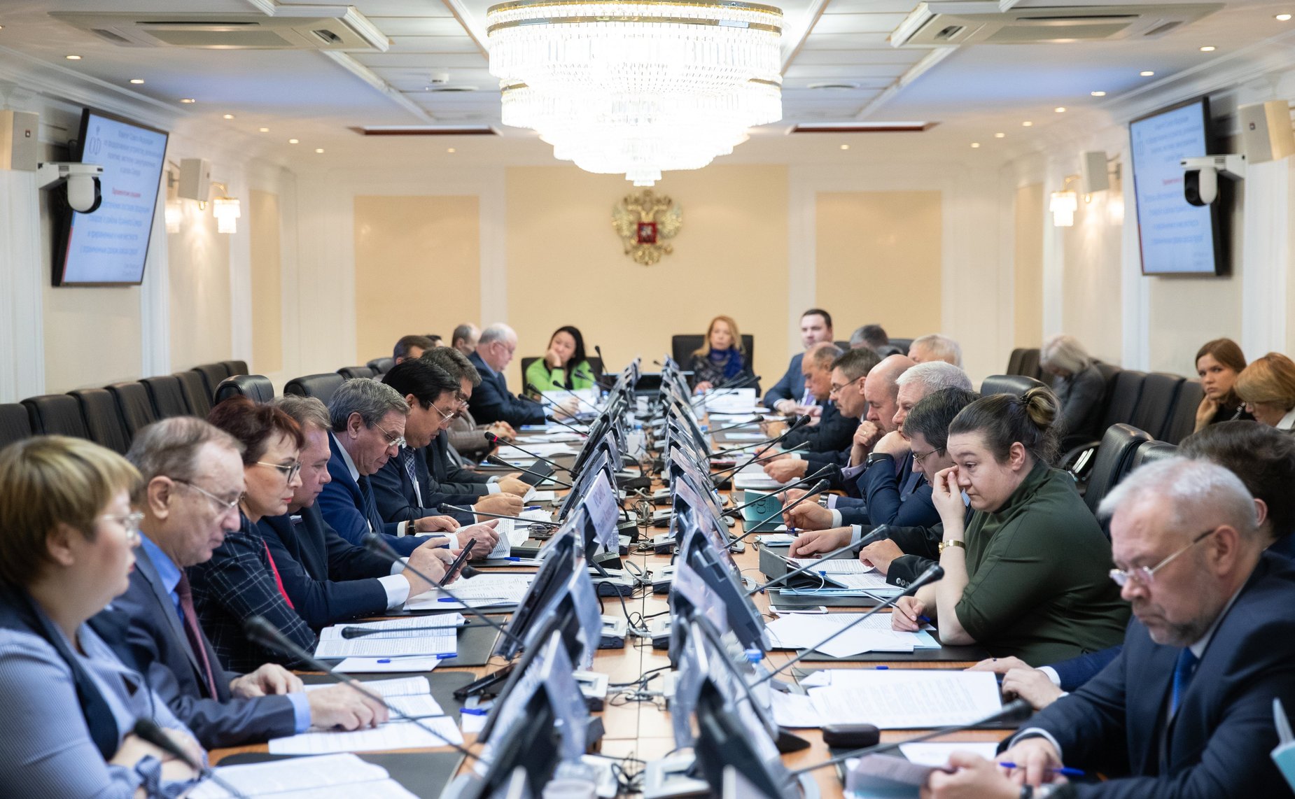 Парламентские слушания на тему «Вопросы обеспечения поставок продукции (товаров) в районы Крайнего Севера и приравненные к ним местности с ограниченным сроком завоза грузов»