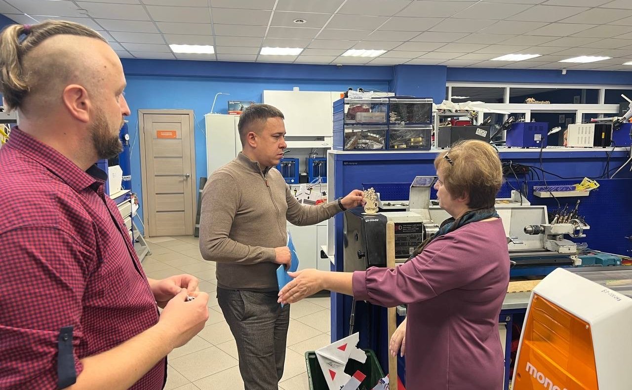 Айрат Гибатдинов посетил фабрику в Заволжском районе Ульяновской области, которая специализируется на деревообработке