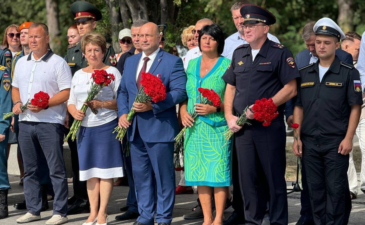 Екатерина Алтабаева приняла участие в праздничном мероприятии, посвящённом Дню государственного флага