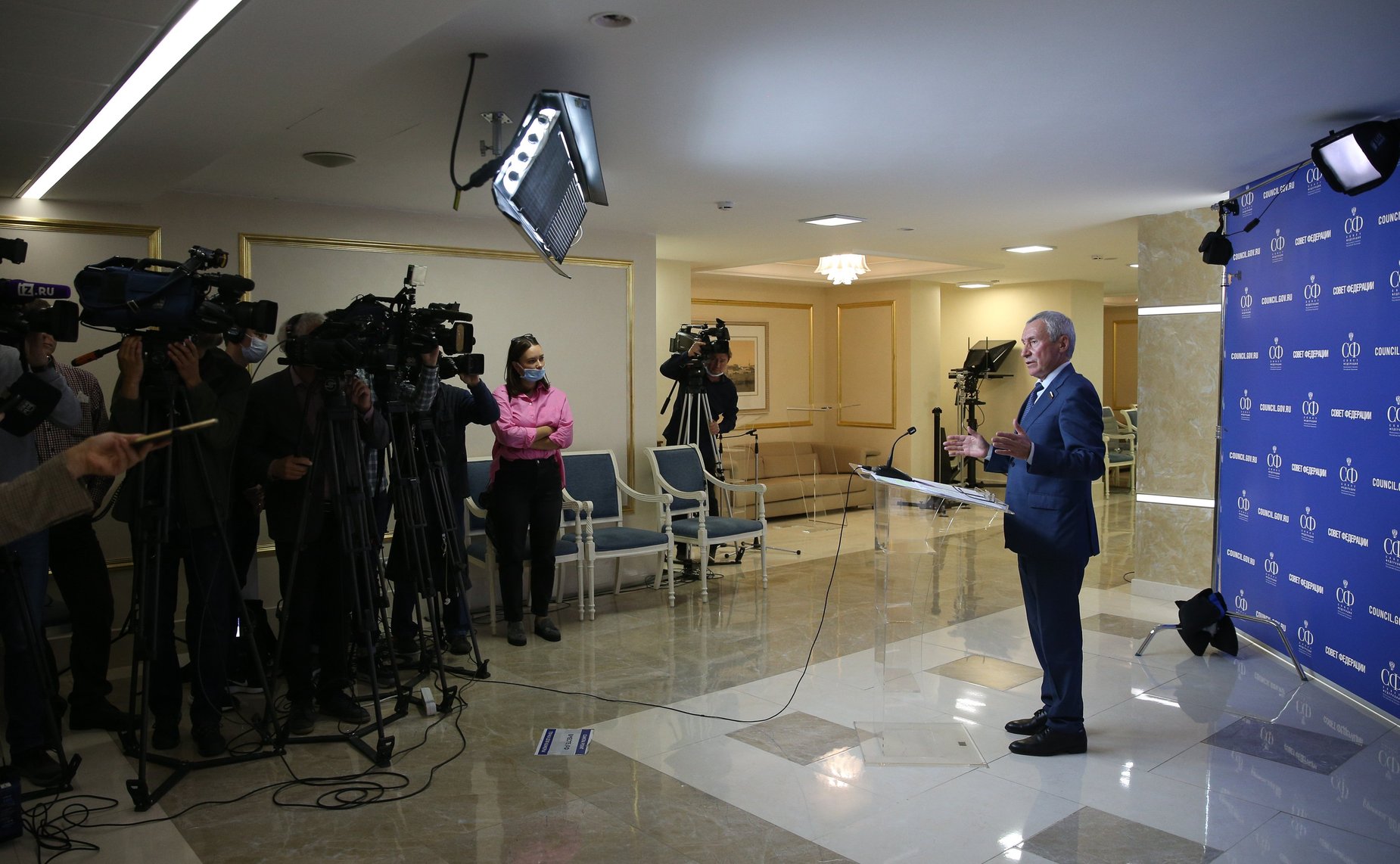 Брифинг председателя Временной комиссии СФ по защите государственного суверенитета и предотвращению вмешательства во внутренние дела РФ Андрея Климова