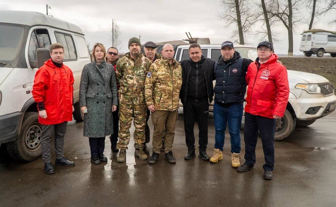 В ходе выезда в Курскую область Айрат Гибатдинов провел встречи с местными жителями и передал гуманитарную помощь в ПВР и в расположения российских военнослужащих