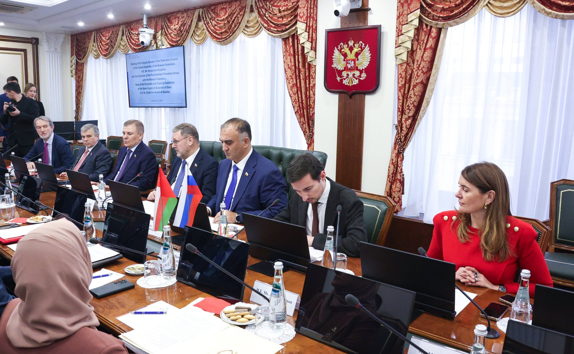 Встреча заместителя Председателя СФ Константина Косачева с руководителем группы по сотрудничеству с Российской Федерации, председателем Комитета по экономике и финансам Государственного совета Султаната Оман Зафером Аль Шанфари