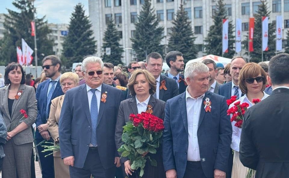 Марина Сидухина приняла участие в церемонии возложения цветов к горельефу «Скорбящей матери-Родине»