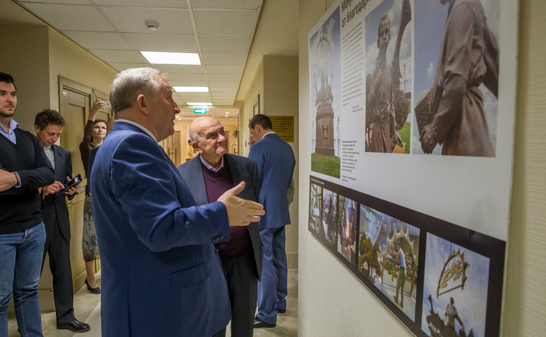 Открытие в Совете Федерации выставки скульптуры и графики Олега Закоморного