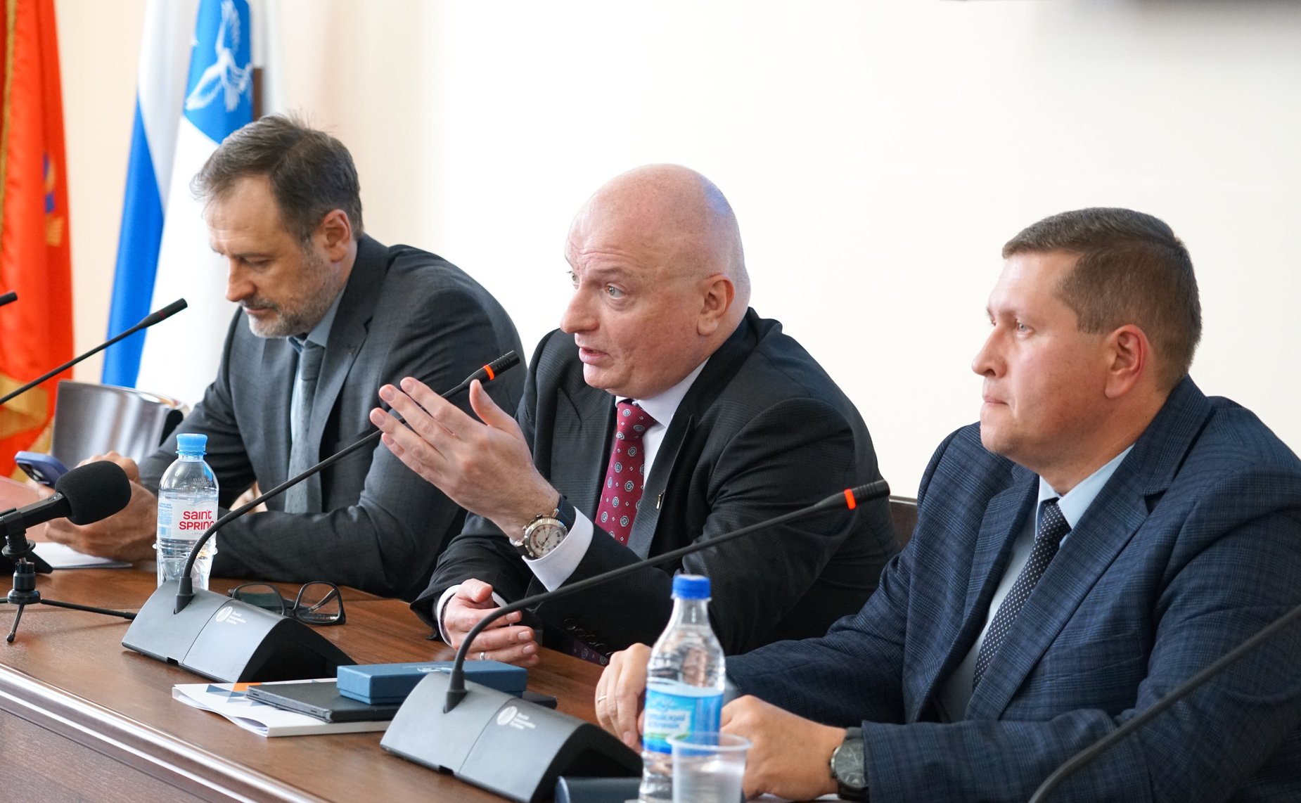 Парламентарии встретились с молодыми юристами – студентами Юридического института Алтайского государственного Университета, с которыми провели открытый диалог