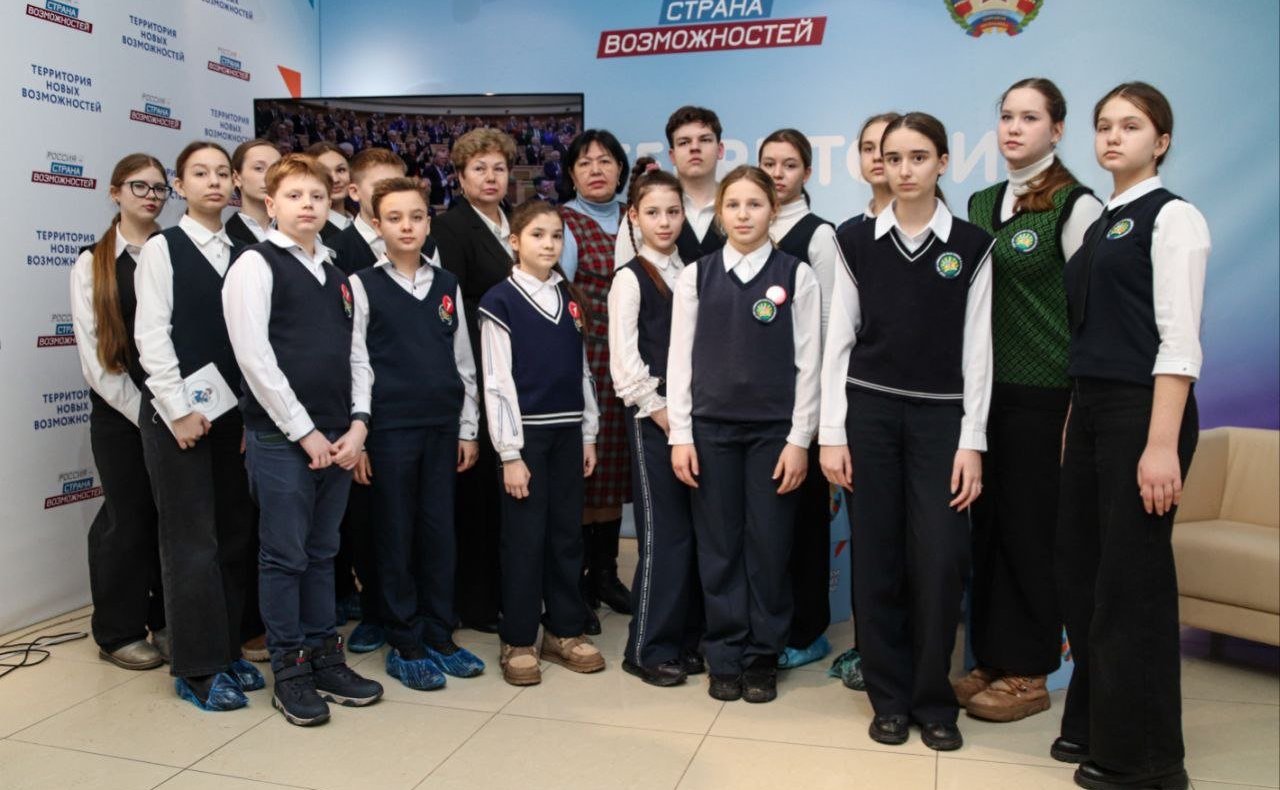 Ольга Бас в ходе региональной поездки провела в ЛНР уроки мужества, приуроченные к Году Защитника Отечества