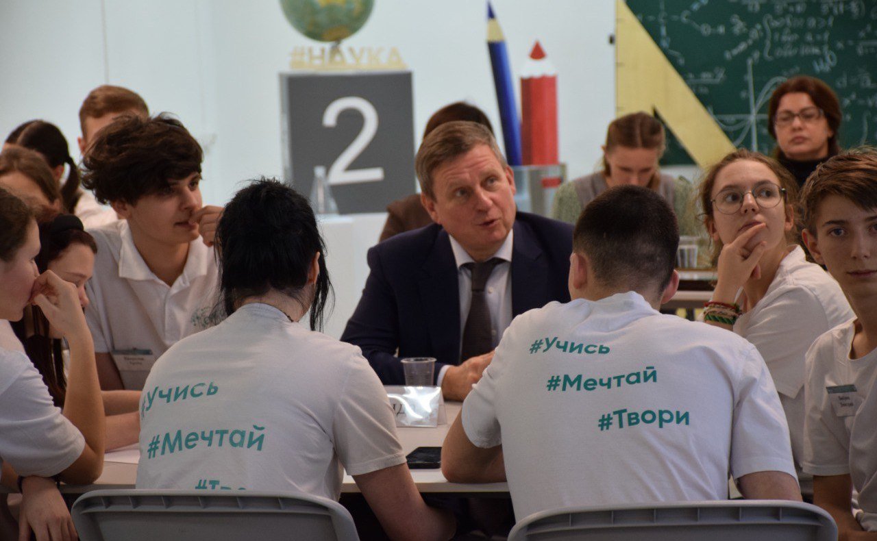 Андрей Епишин посетил Региональный центр выявления, поддержки и развития способностей и талантов у детей и молодёжи «Орион» и провел занятия по профильным предметам